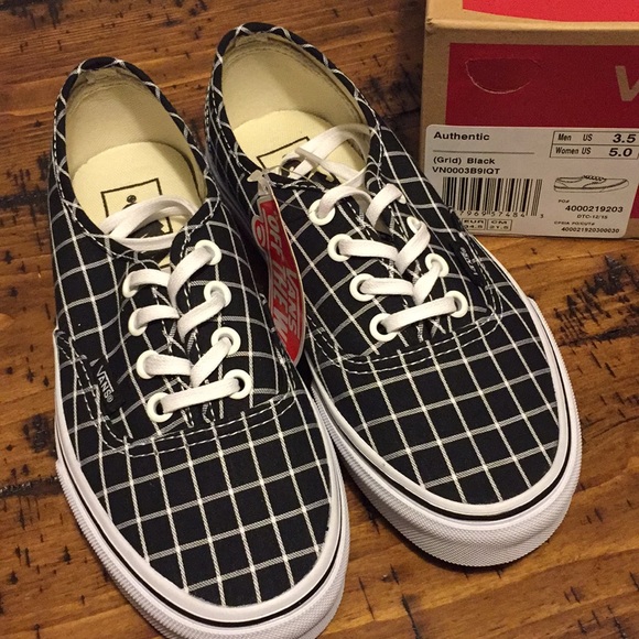 black authentic vans size 3